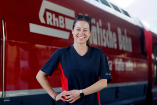 Train driver Zegna Schmid (Photo: © Rhaetian Railway / Andy Mettler) Train driver Zegna Schmid